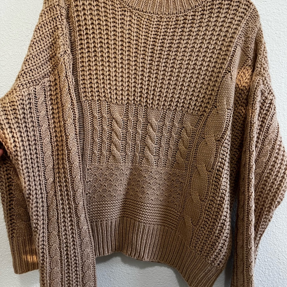 Chunky Knit Cable Sweater - Tan